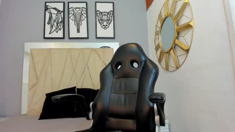 Snapshot of adams_bobby chatting on 19, 12, 2025 Adams Bobby online show from 19, 12, 2025