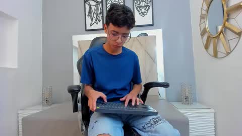 Snapshot of adams_bobby chatting on 8, 1, 2026 Adams Bobby online show from 8, 1, 2026