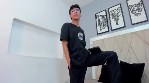 Snapshot of adams_bobby chatting on 7, 2, 2026 Adams Bobby online show from 7, 2, 2026