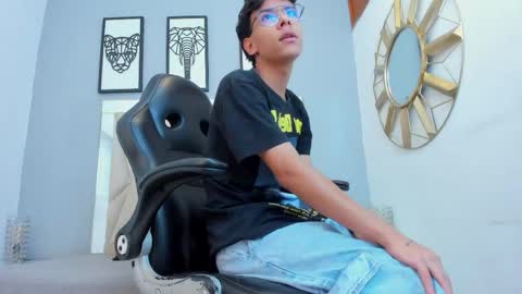 Snapshot of adams_bobby chatting on 1, 4, 2026 Adams Bobby online show from 1, 4, 2026