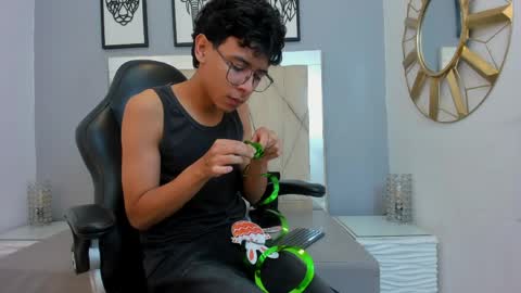 Snapshot of adams_bobby chatting on 4, 4, 2026 Adams Bobby online show from 4, 4, 2026