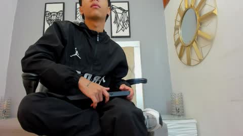 Snapshot of adams_bobby chatting on 6, 4, 2026 Adams Bobby online show from 6, 4, 2026