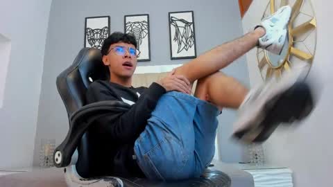 Snapshot of adams_bobby chatting on 12, 4, 2026 Adams Bobby online show from 12, 4, 2026