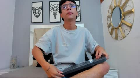 Snapshot of adams_bobby chatting on 21, 4, 2026 Adams Bobby online show from 21, 4, 2026