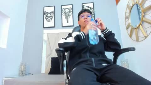 Snapshot of adams_bobby chatting on 26, 4, 2026 Adams Bobby online show from 26, 4, 2026