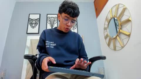Snapshot of adams_bobby chatting on 6, 5, 2026 Adams Bobby online show from 6, 5, 2026