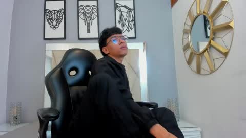 Snapshot of adams_bobby chatting on 7, 5, 2026 Adams Bobby online show from 7, 5, 2026