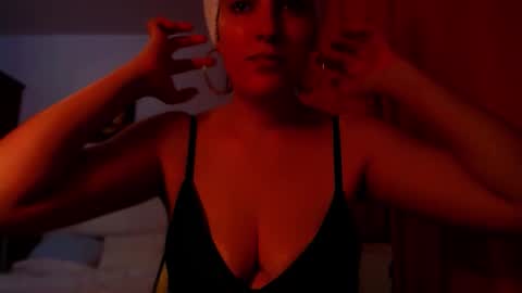 Snapshot of addicted2uts chatting on 3, 2, 2026 amy online show from 3, 2, 2026