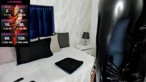 NIcolle online show from 14, 12, 2025