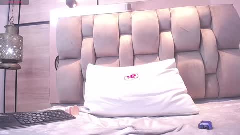 adela chase online show from 3, 2, 2025