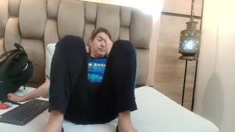 adela chase online show from 30, 9, 2025