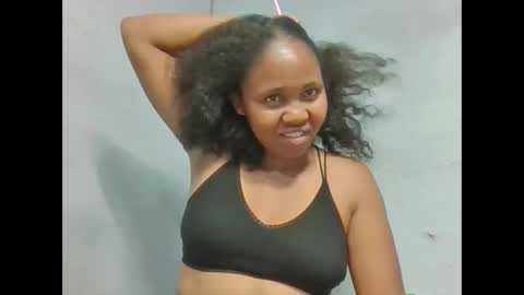 Snapshot of adelealy chatting on 12, 11, 2025 adelealy online show from 12, 11, 2025