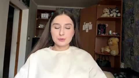 Poly online show from 9, 4, 2026