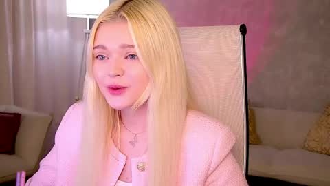 Snapshot of adelecartier chatting on 18, 4, 2026 Adele 2200 -700 1000 UTCGMT 100 online show from 18, 4, 2026