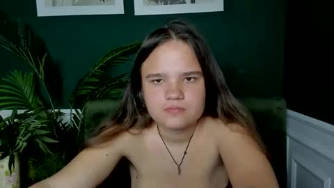 Snapshot of adelecruzz chatting on 18, 5, 2026 adelecruzz online show from 18, 5, 2026