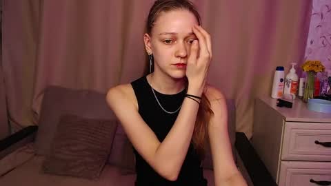 Snapshot of adelin_maxwell chatting on 18, 5, 2026 Lina online show from 18, 5, 2026