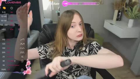 Snapshot of adelina_cowell chatting on 4, 2, 2025 Adelina online show from 4, 2, 2025