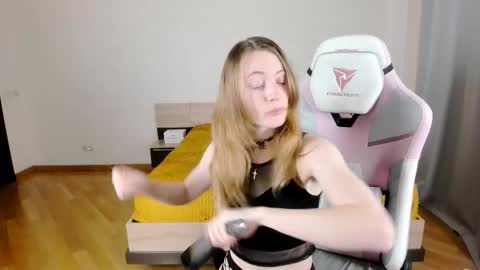 Snapshot of adelina_cowell chatting on 21, 9, 2025 Adelina online show from 21, 9, 2025