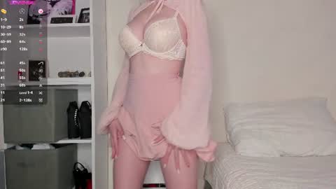 adelins_peach online show from 25, 7, 2026