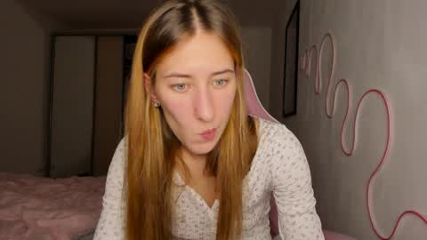 Snapshot of adellqueen chatting on 8, 6, 2026 Adell online show from 8, 6, 2026