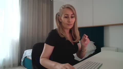 Snapshot of adellynrose chatting on 14, 6, 2026 Adellyn online show from 14, 6, 2026