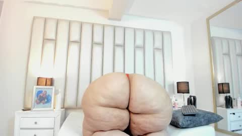 Snapshot of adreeaperez1 chatting on 24, 10, 2025 ANDREA PEREZ online show from 24, 10, 2025