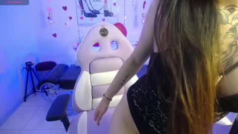 Adri  online show from 4, 3, 2025