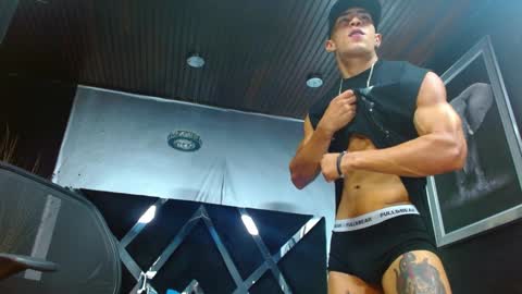 Snapshot of adrian_rae chatting on 14, 12, 2024 online show from 14, 12, 2024