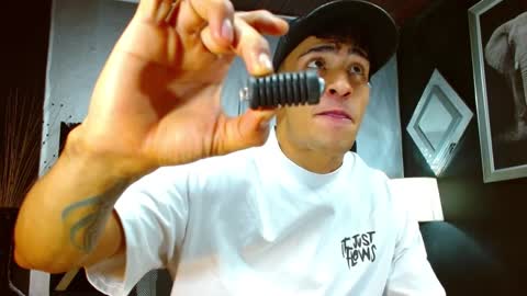 Snapshot of adrian_rae chatting on 19, 12, 2024 online show from 19, 12, 2024