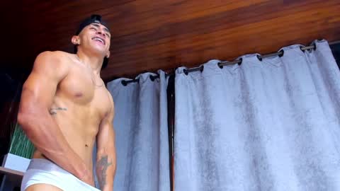 Snapshot of adrian_rae chatting on 4, 1, 2025 online show from 4, 1, 2025