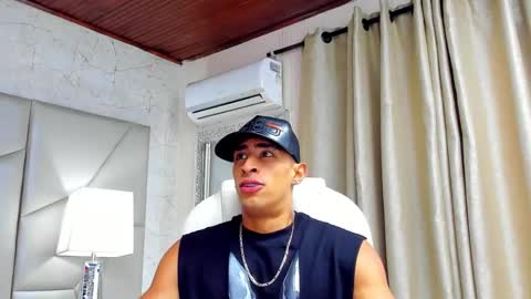 Snapshot of adrian_rae chatting on 20, 1, 2025 online show from 20, 1, 2025