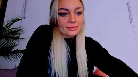 Snapshot of adriana_coy_ chatting on 4, 3, 2025 Adriana online show from 4, 3, 2025
