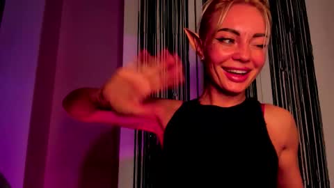 Snapshot of adriana_coy_ chatting on 25, 10, 2025 Adriana online show from 25, 10, 2025