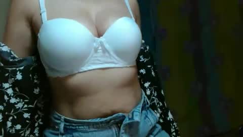 Snapshot of adrianatellez chatting on 3, 1, 2025 Adriana Tellez online show from 3, 1, 2025