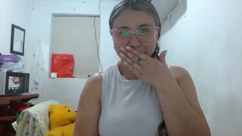 Snapshot of adrianatellez chatting on 8, 1, 2026 Adriana Tellez online show from 8, 1, 2026