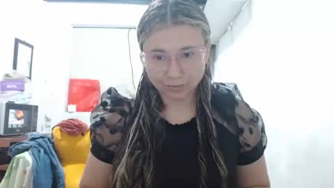 Snapshot of adrianatellez chatting on 9, 1, 2026 Adriana Tellez online show from 9, 1, 2026