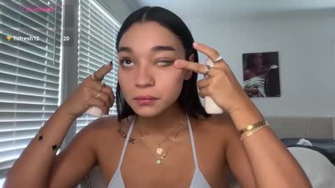 Snapshot of adriannarodriguez chatting on 10, 9, 2025 Adrianna  online show from 10, 9, 2025