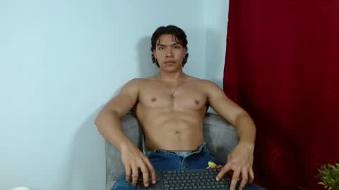 Snapshot of adriel_escalante chatting on 18, 10, 2025 adriel_escalante online show from 18, 10, 2025