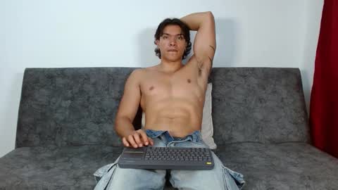 Snapshot of adriel_escalante chatting on 23, 10, 2025 adriel_escalante online show from 23, 10, 2025