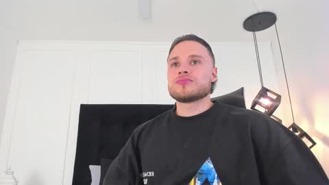 Adrein Roche online show from 7, 11, 2025