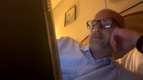 adrienfromparis online show from 1, 4, 2026