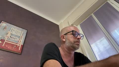 adrienfromparis online show from 6, 8, 2026