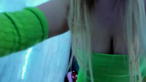 Snapshot of adriiana_fox_ chatting on 3, 12, 2025 adriiana_fox_ online show from 3, 12, 2025