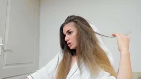 Snapshot of adventurina chatting on 19, 11, 2025 adventurina online show from 19, 11, 2025