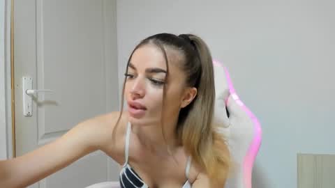 Snapshot of adventurina chatting on 23, 11, 2025 adventurina online show from 23, 11, 2025