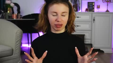 Snapshot of aelia_anara chatting on 2, 11, 2025 Aelia online show from 2, 11, 2025