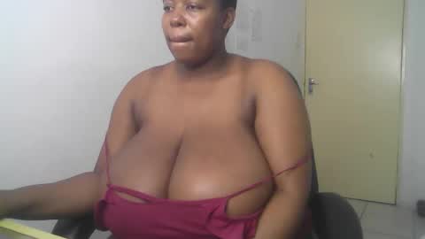 Snapshot of africanbusty chatting on 8, 9, 2025 ONLYFAN-Africanbusty online show from 8, 9, 2025