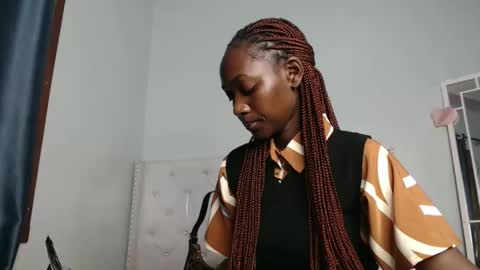 Snapshot of africanpetitequeen chatting on 15, 10, 2025 CIARA online show from 15, 10, 2025
