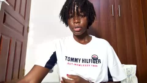Snapshot of afro_pop chatting on 28, 4, 2026 Leah online show from 28, 4, 2026
