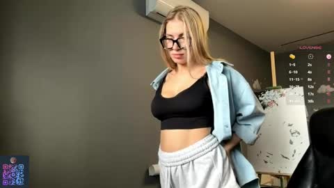 Snapshot of afterdeep chatting on 6, 6, 2026 Mila -call me cute online show from 6, 6, 2026
